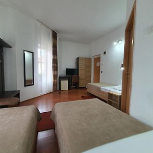 Cameră triplă